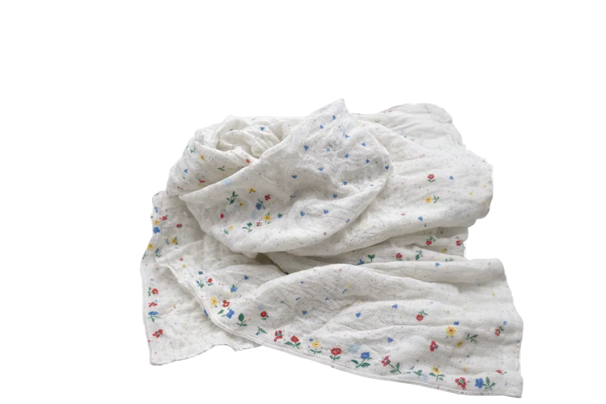 Weiße Industrieputzlappen aus Trikot mit leichten Farbeinschlüssen im 10 kg Ballen.