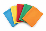 Buntes Set aus Mikrofasertüchern in Blau, Gelb, Rot, Grün und Orange für Farbsystem-Reinigung.